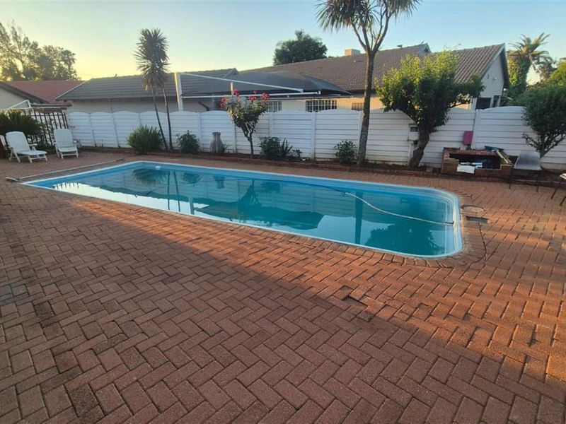 Family Home with Flat and Entertainment Areas - Dal Fouché, Springs - Photo 3