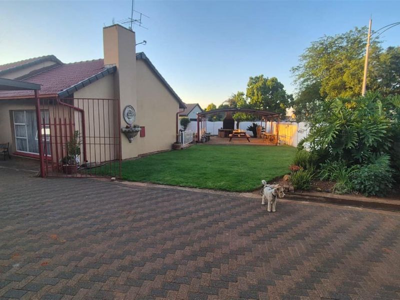 Family Home with Flat and Entertainment Areas - Dal Fouché, Springs - Photo 10