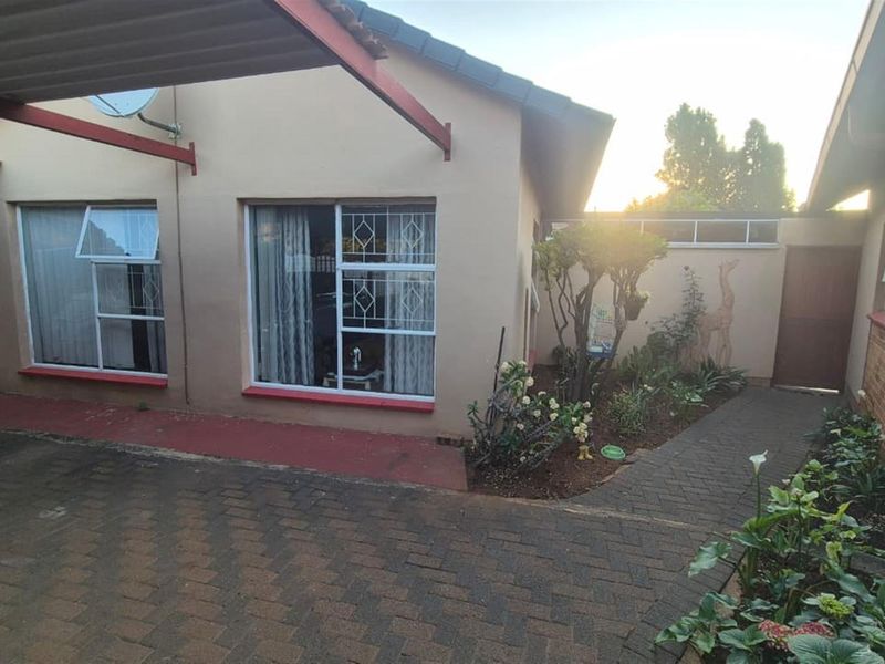 Family Home with Flat and Entertainment Areas - Dal Fouché, Springs - Photo 8