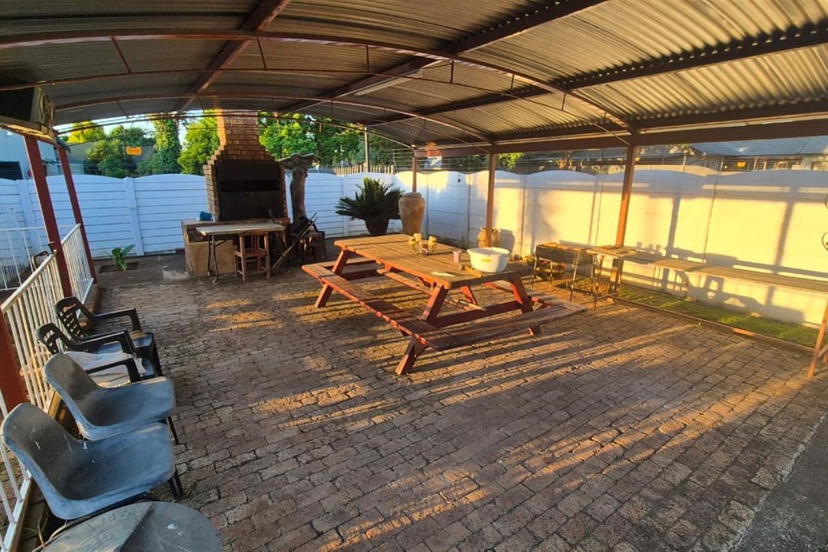 Family Home with Flat and Entertainment Areas - Dal Fouché, Springs - Photo 4