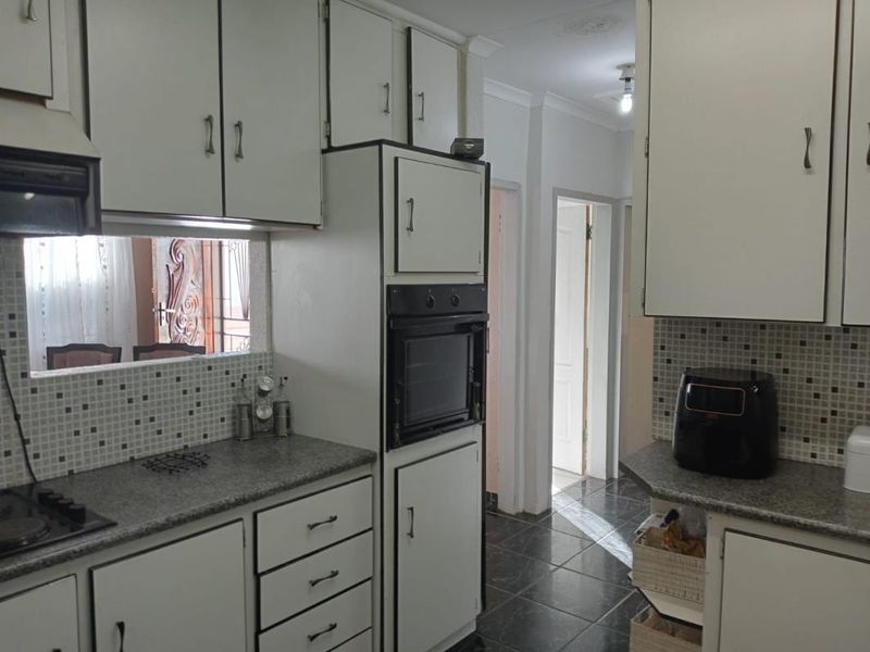 Beautifull 3-bedroom house for sale in Bakenpark - Photo 5