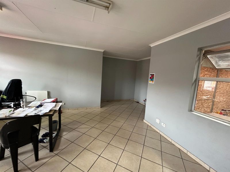 500 sqm Secure Industrial Unit To Let | 5m Roller Door | Prime Pomona Location - Photo 9