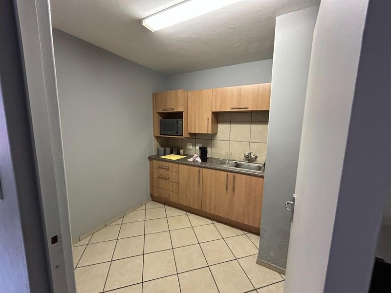 500 sqm Secure Industrial Unit To Let | 5m Roller Door | Prime Pomona Location - Photo 5