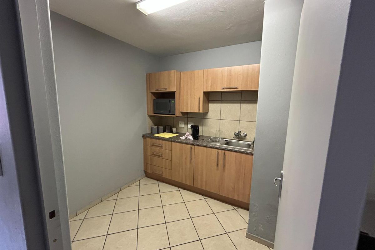 500 sqm Secure Industrial Unit To Let | 5m Roller Door | Prime Pomona Location - Photo 5