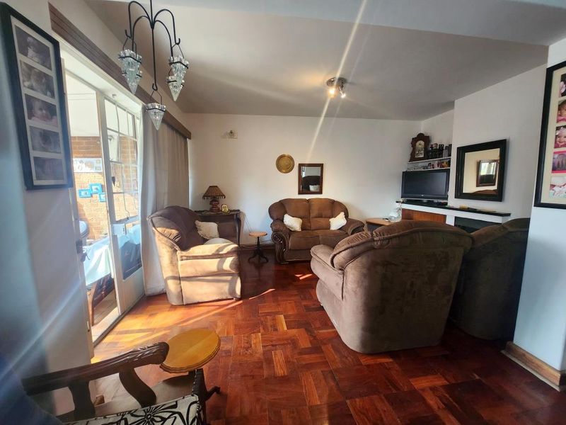 Charming 2 Bedroom Townhouse for sale - Photo 2