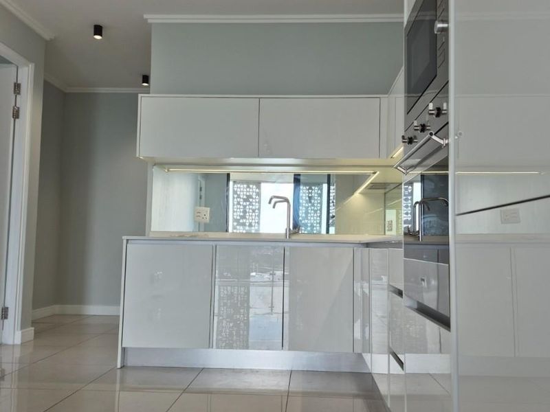 Luxury 2-Bedroom Apartment for Rent  Ellipse Waterfall  R25 500 per Month - Photo 3