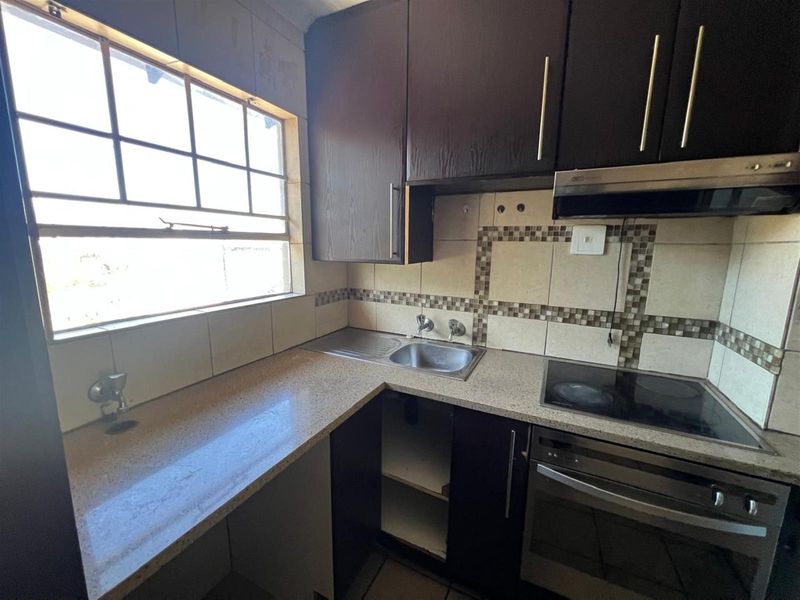 Apartment To Rent in Weltevreden Park Roodepoort - Photo 6