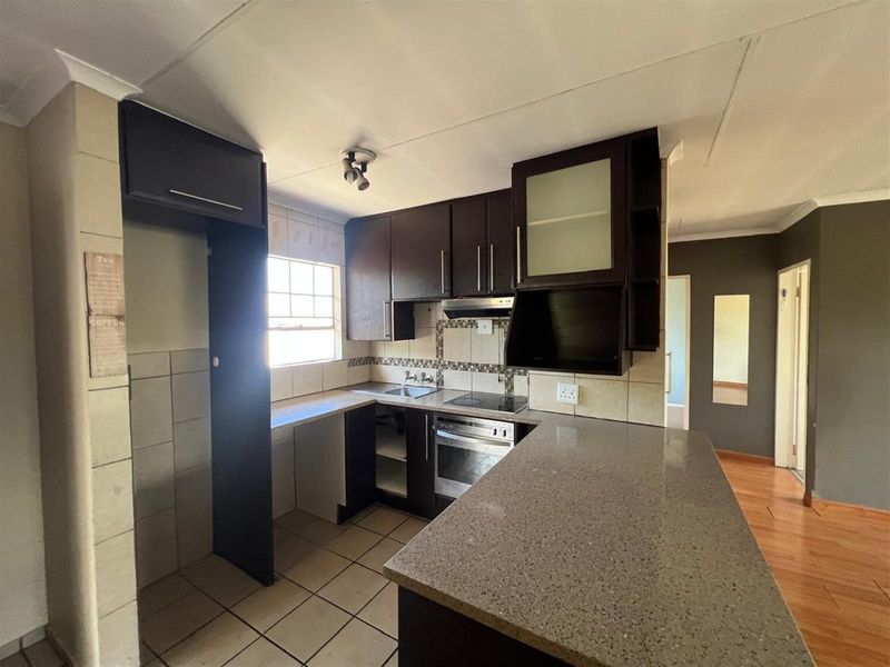 Apartment To Rent in Weltevreden Park Roodepoort - Photo 5