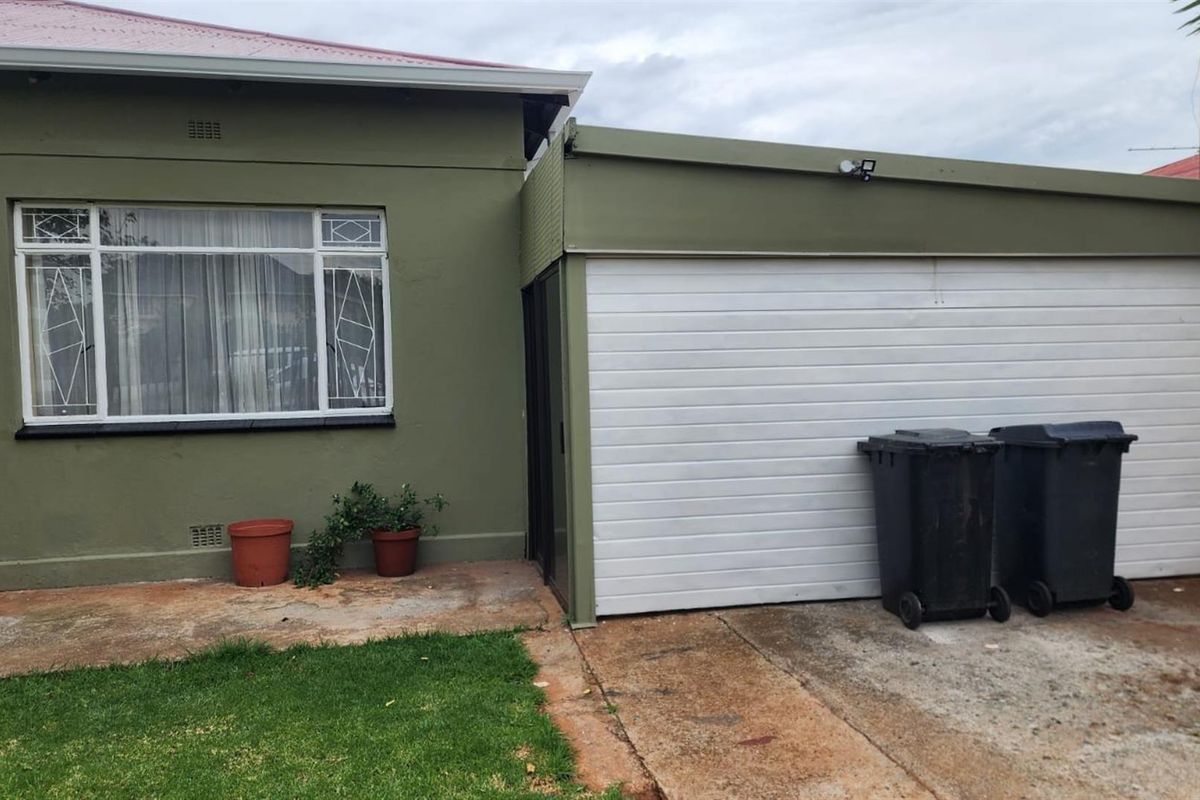 Spacious Family Home with Flatlet and splash pool - Brenthurst, Brakpan - Photo 5