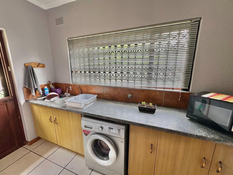 House For Sale in Umtentweni, Port Shepstone, KwaZulu Natal - Photo 8