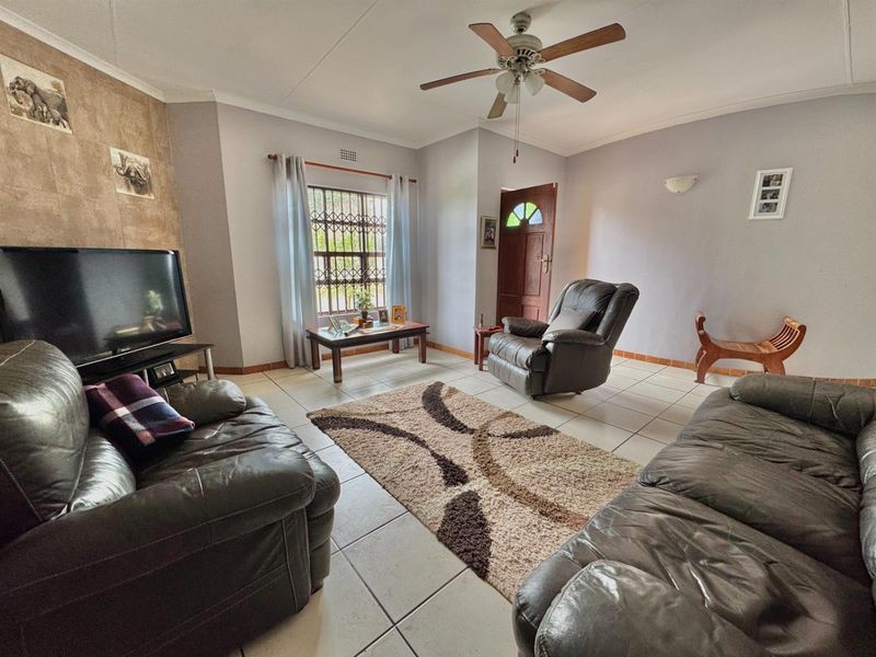 House For Sale in Umtentweni, Port Shepstone, KwaZulu Natal - Photo 4