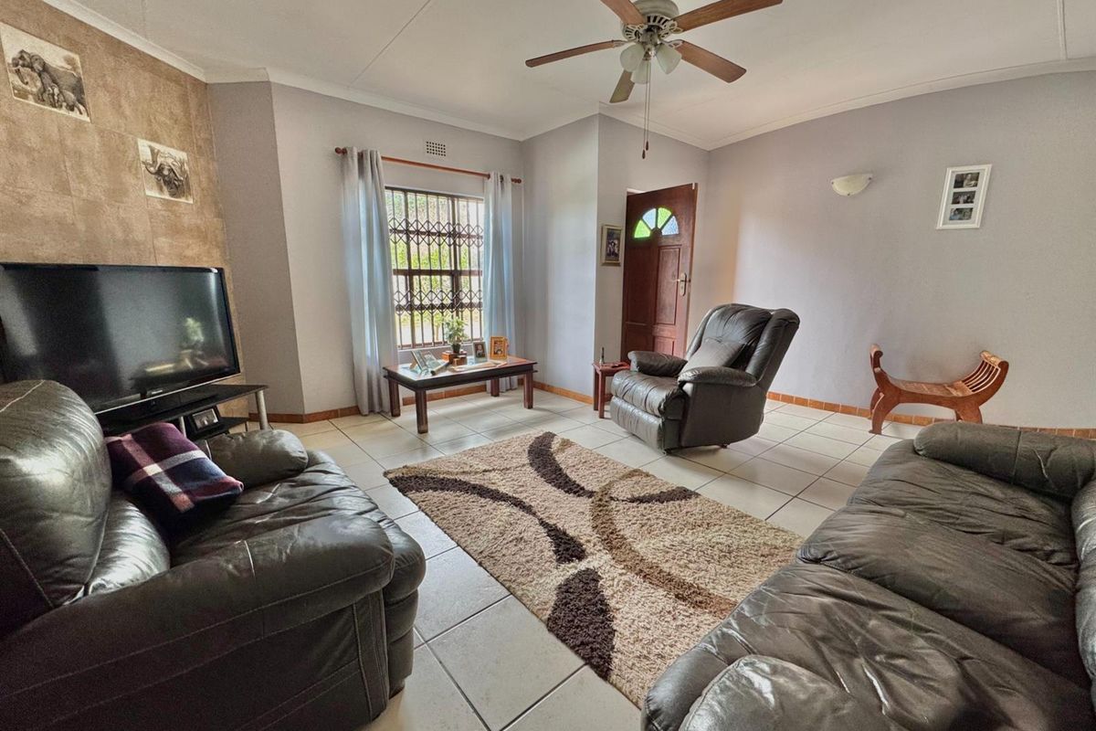 House For Sale in Umtentweni, Port Shepstone, KwaZulu Natal - Photo 4