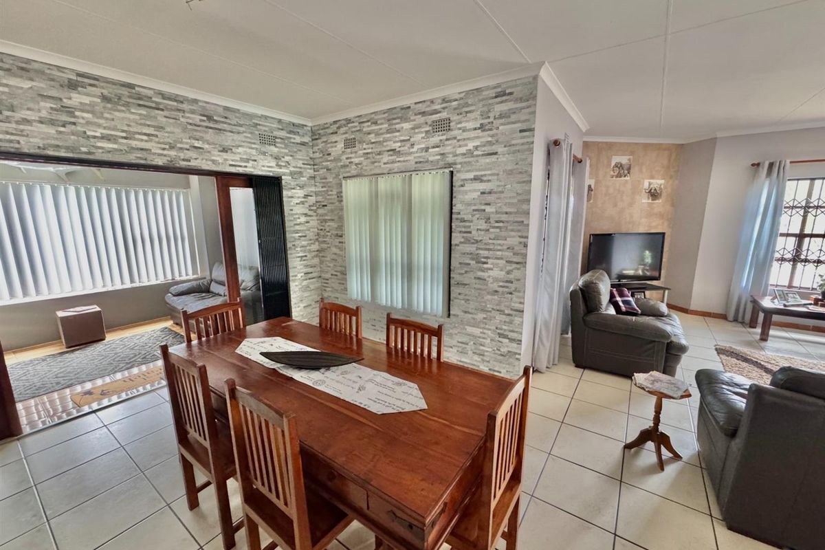 House For Sale in Umtentweni, Port Shepstone, KwaZulu Natal - Photo 5