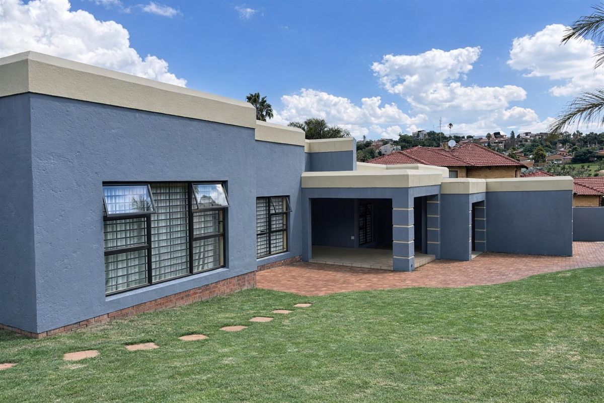 4-Bedroom Family Home on Generous Corner Stand in Oakdene - Photo 5