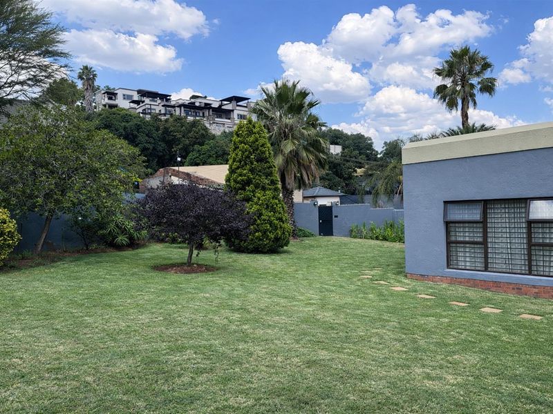 4-Bedroom Family Home on Generous Corner Stand in Oakdene - Photo 4