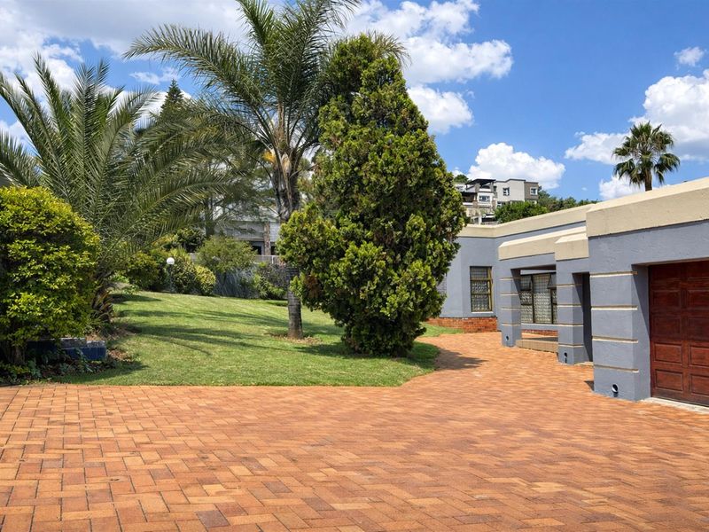 4-Bedroom Family Home on Generous Corner Stand in Oakdene - Photo 2