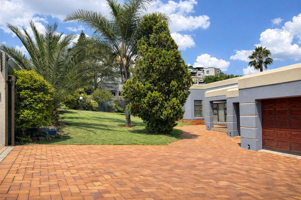 4-Bedroom Family Home on Generous Corner Stand in Oakdene - Photo 2