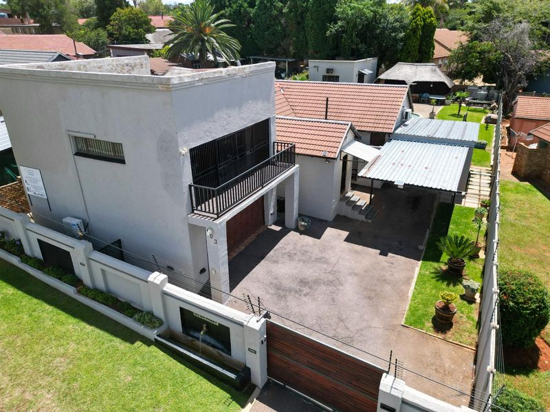House For Sale in Witpoortjie, Roodepoort - Photo 2