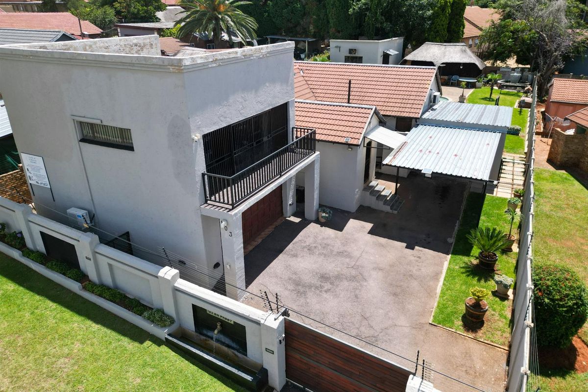House For Sale in Witpoortjie, Roodepoort - Photo 2