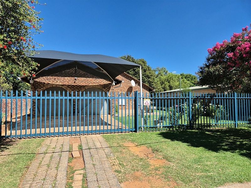 3 Bedroom House for Sale in Die Bult - Prime Student Investment - Walking Distance to NWU - Photo 2