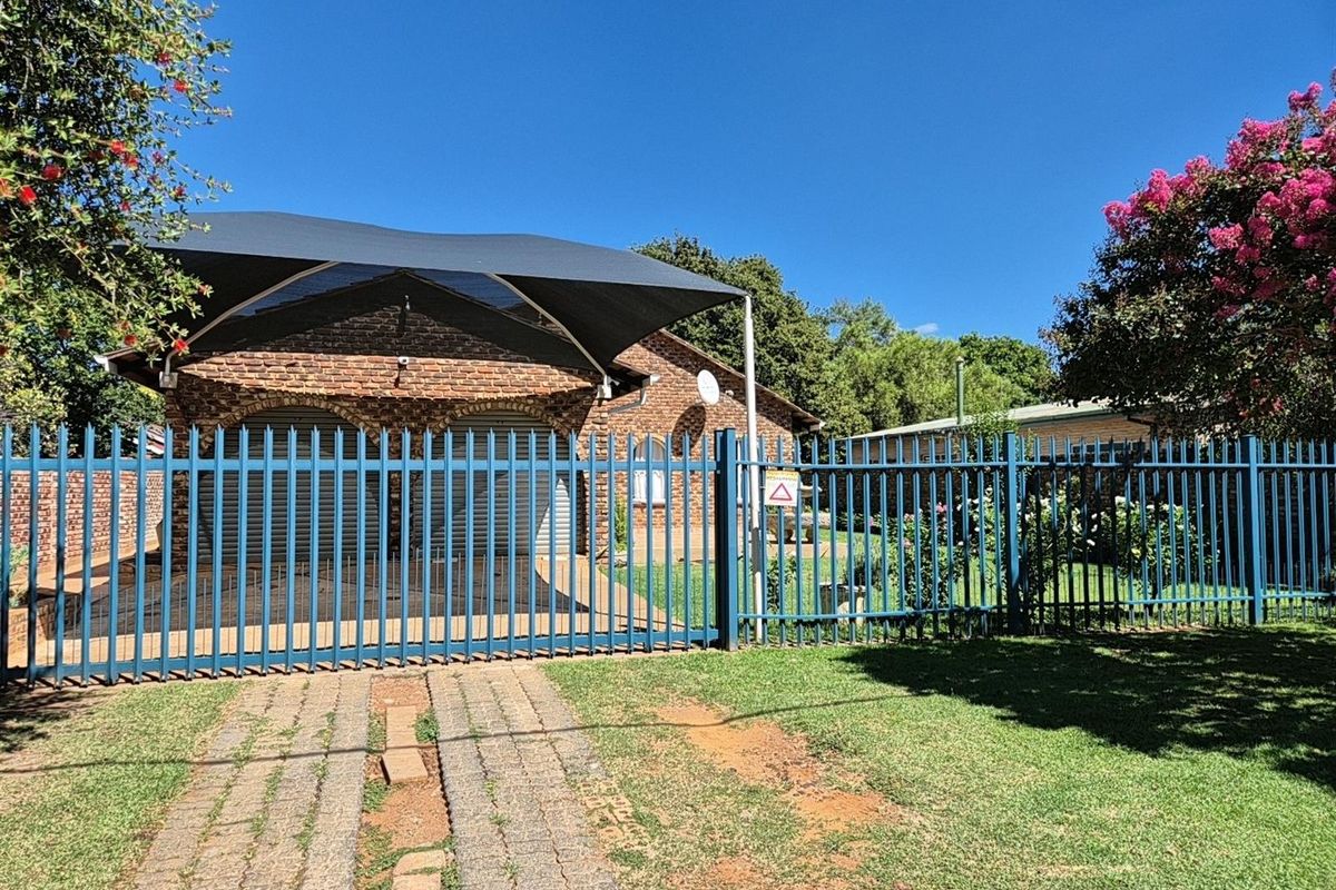 3 Bedroom House for Sale in Die Bult - Prime Student Investment - Walking Distance to NWU - Photo 2