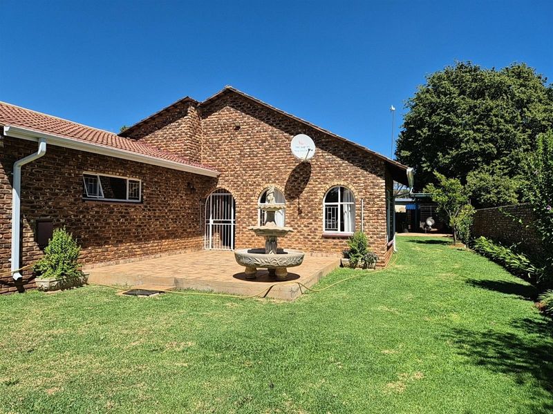 3 Bedroom House for Sale in Die Bult - Prime Student Investment - Walking Distance to NWU - Photo 6