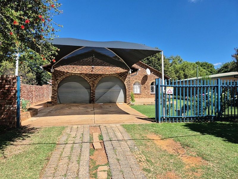 3 Bedroom House for Sale in Die Bult - Prime Student Investment - Walking Distance to NWU - Photo 3