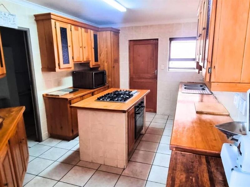 Long term rental - Inviting Family Home in Seemeeu Park, Mossel Bay - Photo 9