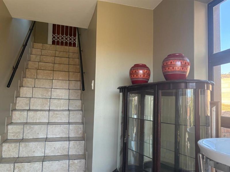 Long term rental - Inviting Family Home in Seemeeu Park, Mossel Bay - Photo 2