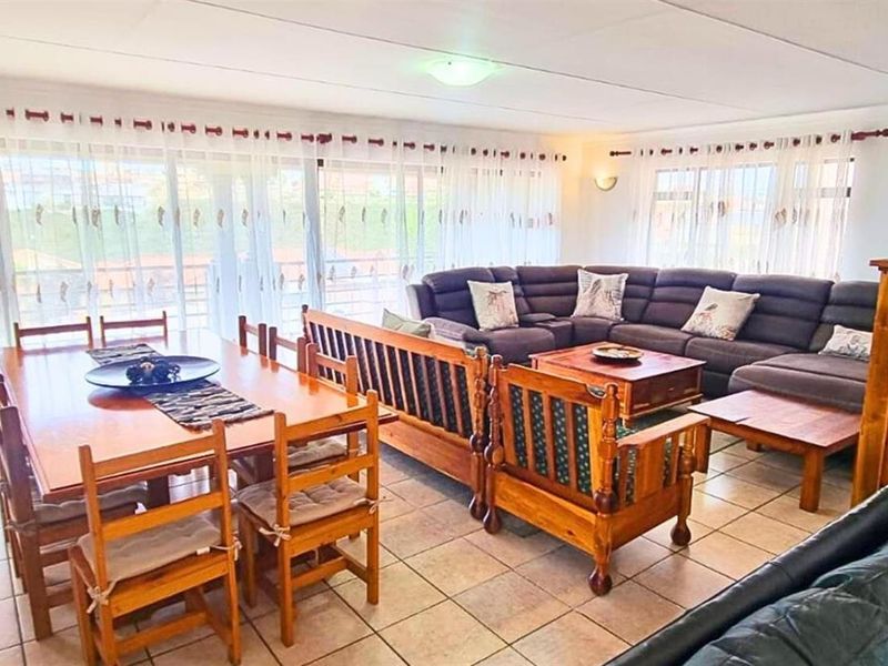 Long term rental - Inviting Family Home in Seemeeu Park, Mossel Bay - Photo 4