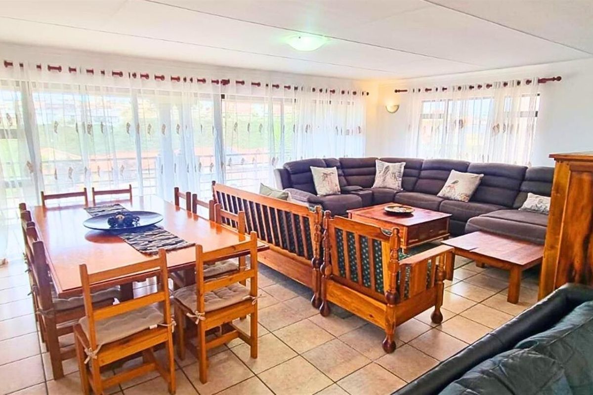 Long term rental - Inviting Family Home in Seemeeu Park, Mossel Bay - Photo 4