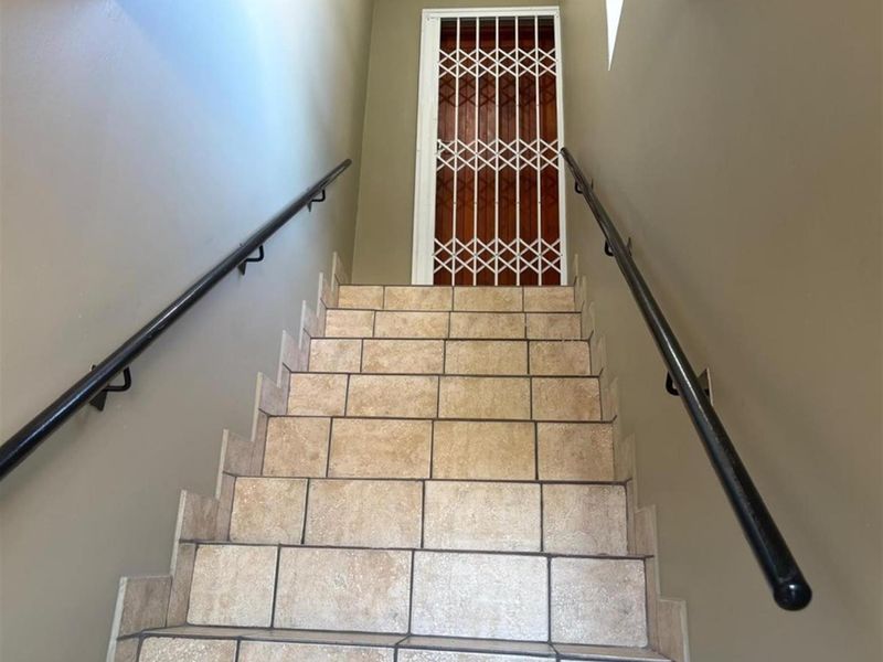 Long term rental - Inviting Family Home in Seemeeu Park, Mossel Bay - Photo 3