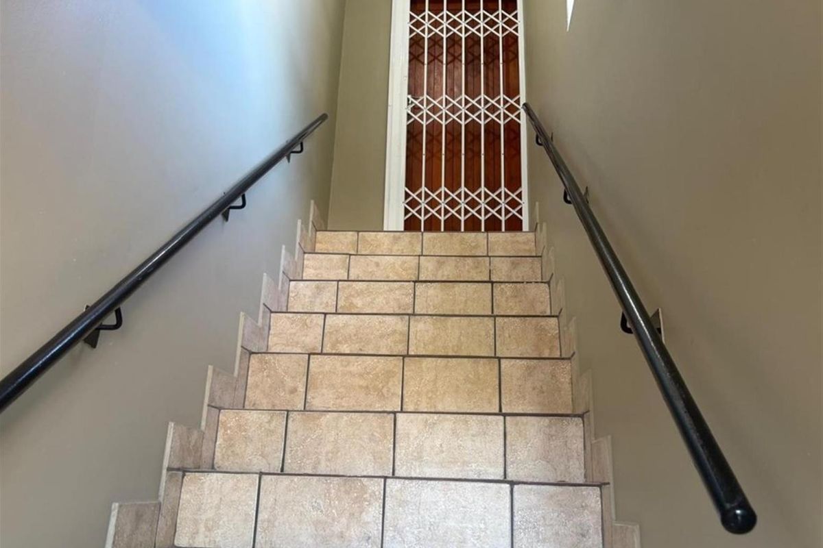 Long term rental - Inviting Family Home in Seemeeu Park, Mossel Bay - Photo 3