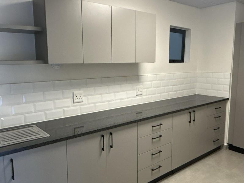 785 sqm Warehouse With Private Yard To Let | Silverview Business Park | Samrand - Photo 4