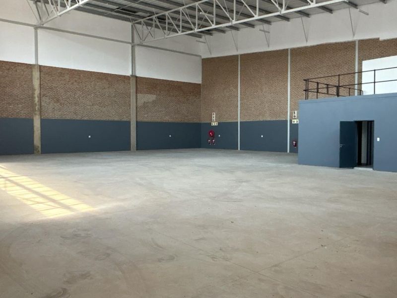 785 sqm Warehouse With Private Yard To Let | Silverview Business Park | Samrand - Photo 5