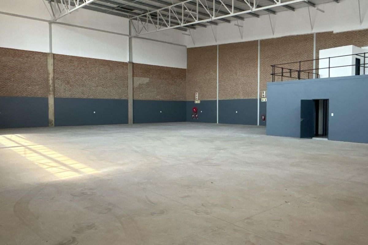 785 sqm Warehouse With Private Yard To Let | Silverview Business Park | Samrand - Photo 5