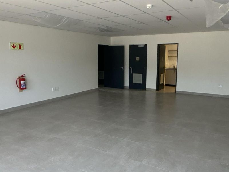 785 sqm Warehouse With Private Yard To Let | Silverview Business Park | Samrand - Photo 3