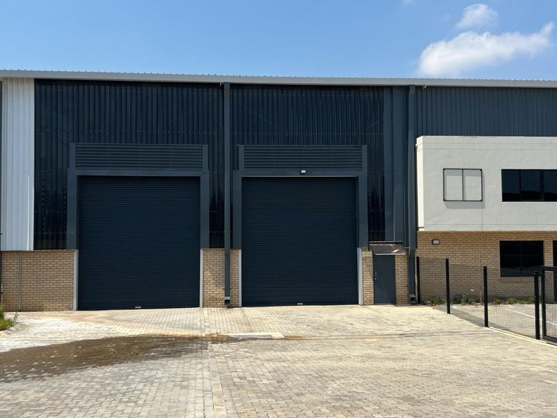 785 sqm Warehouse With Private Yard To Let | Silverview Business Park | Samrand - Photo 2