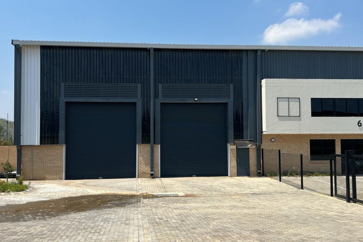 785 sqm Warehouse With Private Yard To Let | Silverview Business Park | Samrand - Photo 2