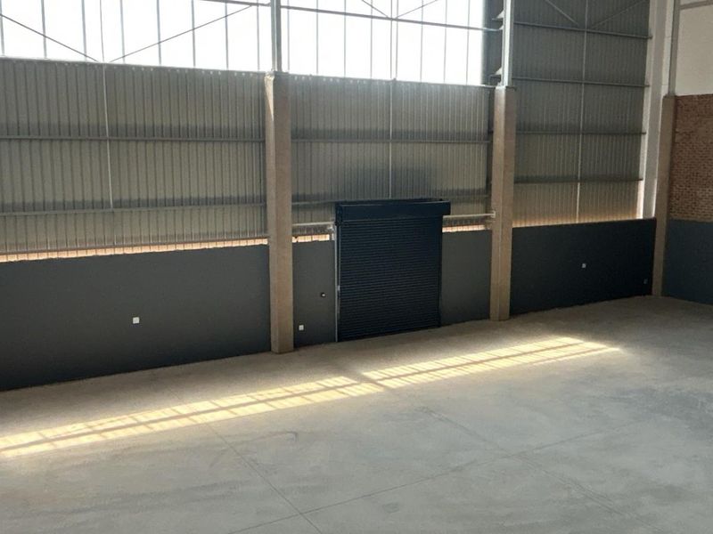 785 sqm Warehouse With Private Yard To Let | Silverview Business Park | Samrand - Photo 9