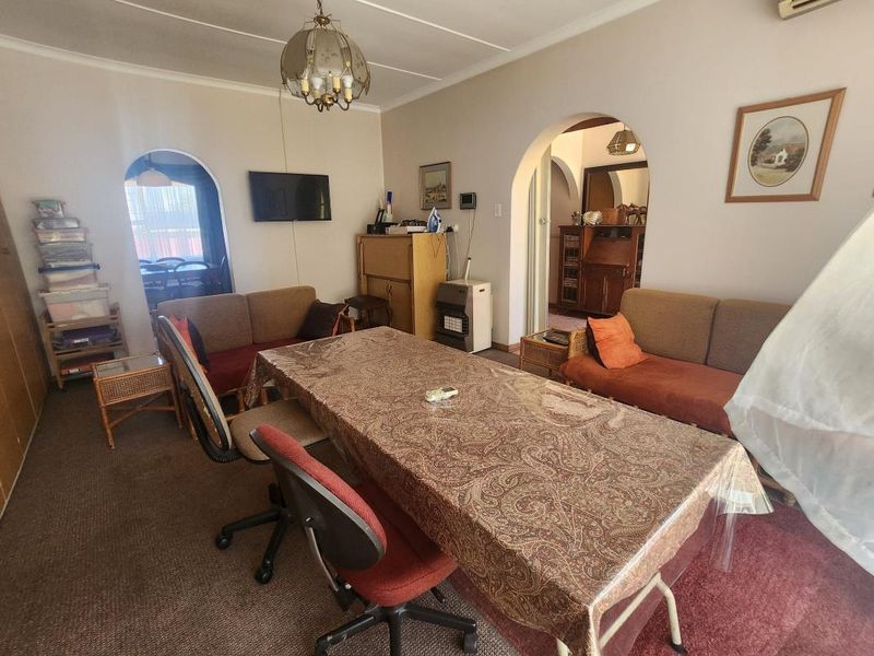 Neat Family Home - Photo 7
