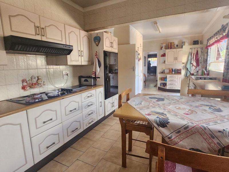 Neat Family Home - Photo 6