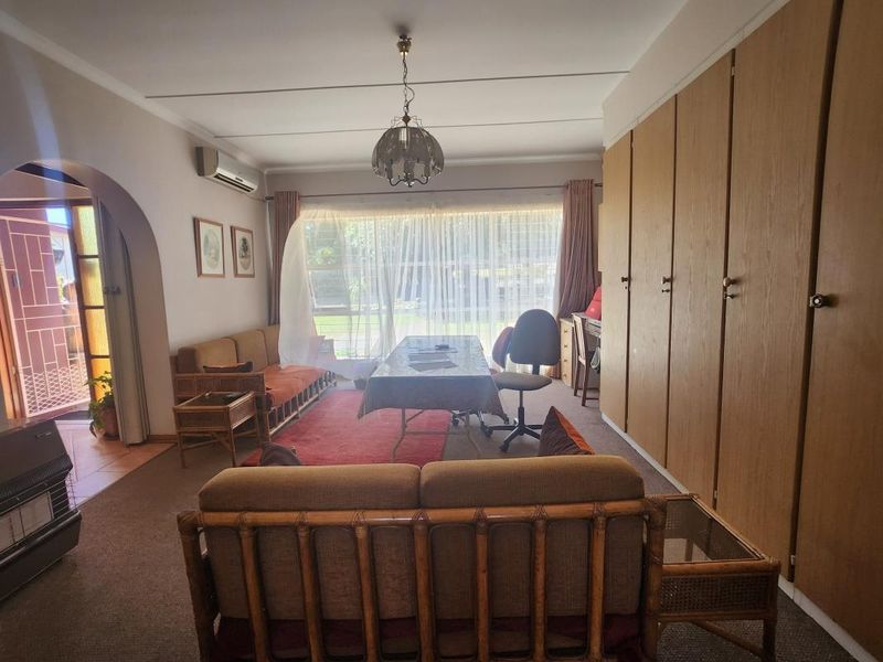 Neat Family Home - Photo 8