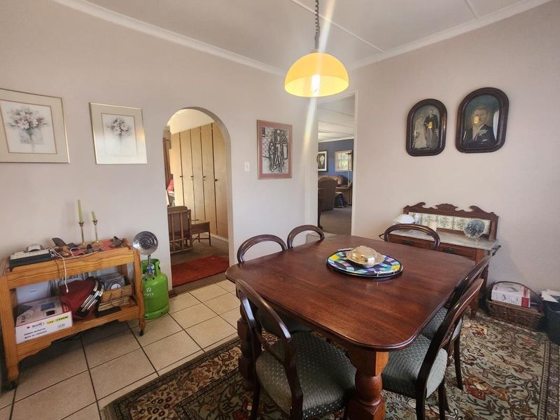 Neat Family Home - Photo 9