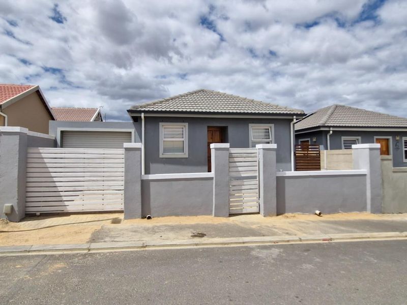 Neat 3 Bedroom House For Sale in Mountain Ridge Estate, Paarl - Photo 2