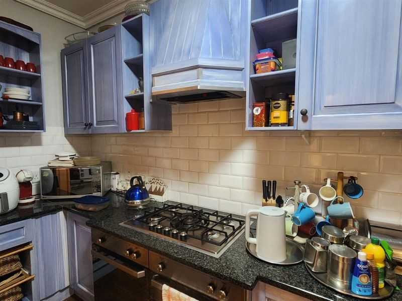 Modern Family Living | Space, Style , Value 5 bedroom house - Photo 10