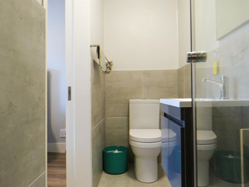 Modern One-Bedroom Apartment in Secure, Well-Managed Complex - Photo 8