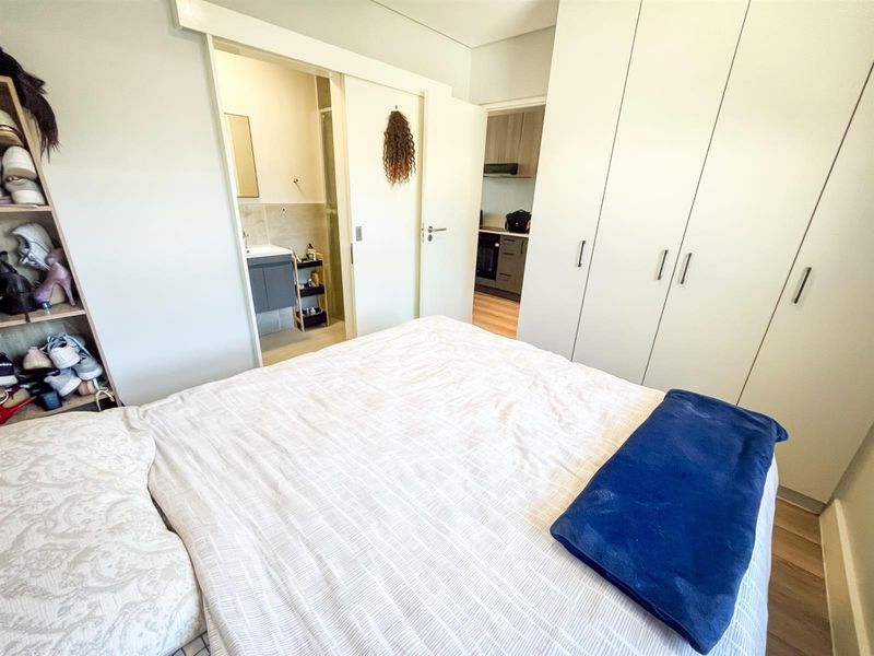 Modern One-Bedroom Apartment in Secure, Well-Managed Complex - Photo 7