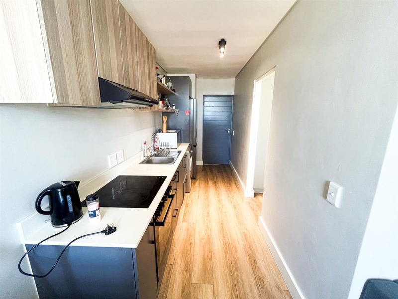 Modern One-Bedroom Apartment in Secure, Well-Managed Complex - Photo 2