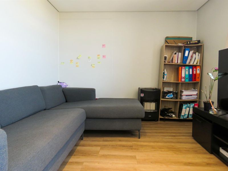 Modern One-Bedroom Apartment in Secure, Well-Managed Complex - Photo 5